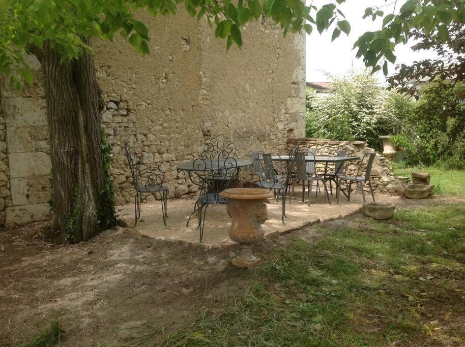 Ancien Presbytere Au Coeur Du Village Mauvezin  Exteriör bild