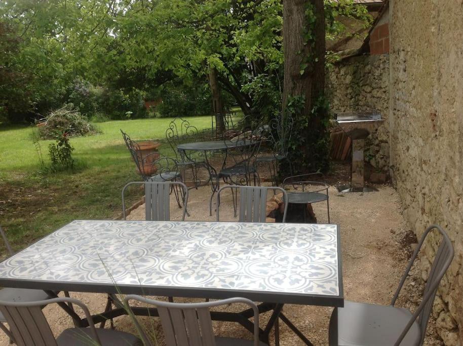 Ancien Presbytere Au Coeur Du Village Mauvezin  Exteriör bild
